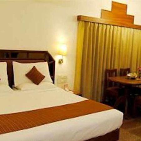 Hotel Maurya International Ченнаї Екстер'єр фото